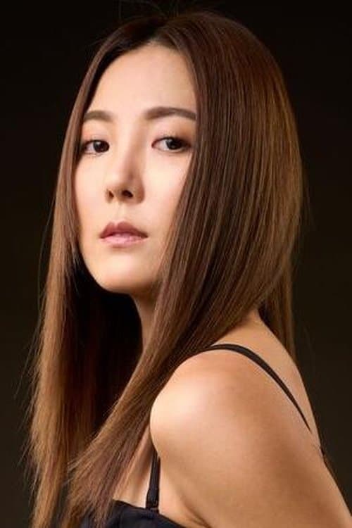 Alina Lee image