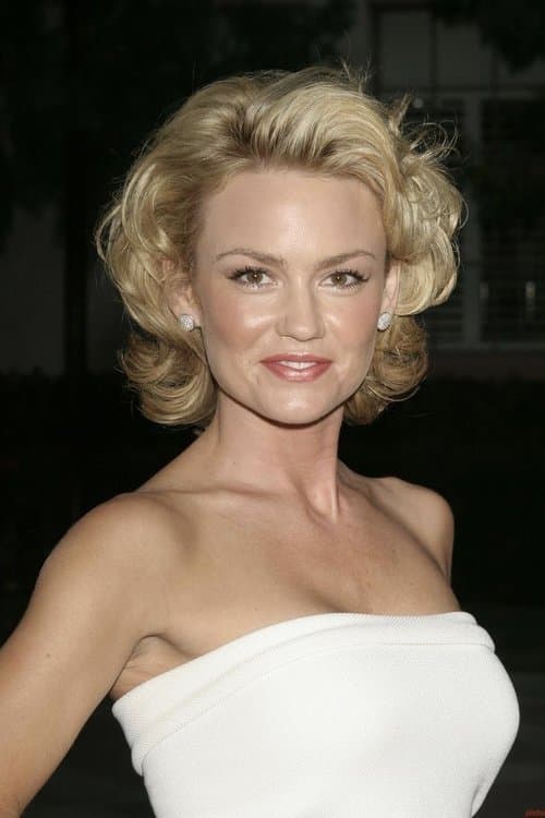 Kelly Carlson image