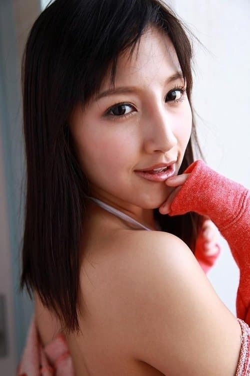 Laura Aoyama image
